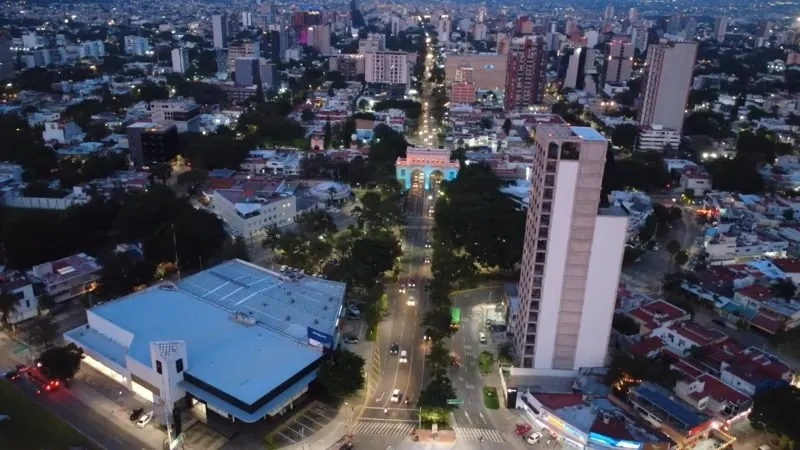 La Minerva de noche grabada con dron